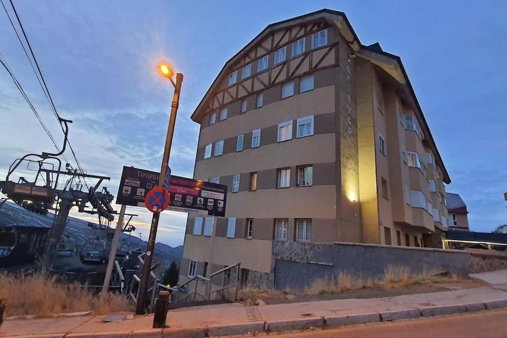 Acogedor Apartamento En Sierra Nevada Con Piscina Acceso Directo A Silla Exterior photo